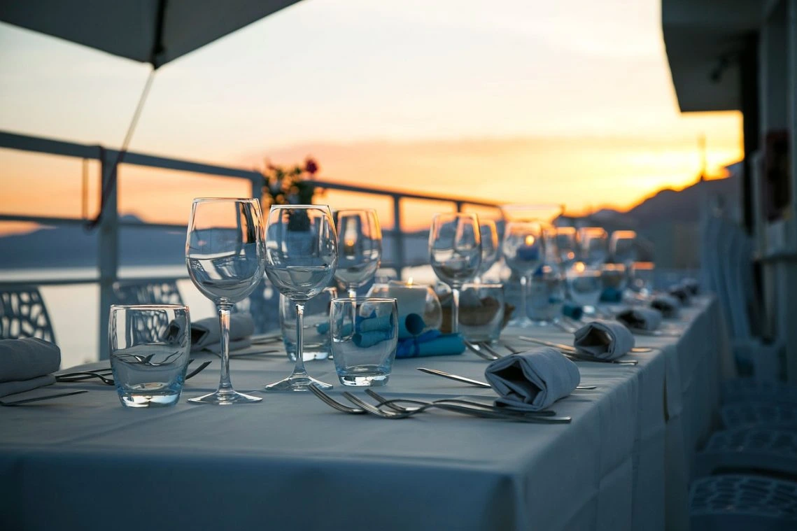 table-5356682_1280-e1610513334385